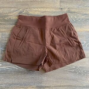 Athleta Trekkie north short